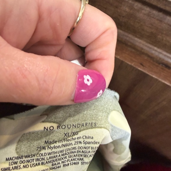 No Boundaries Vibrant Camo Sports Bra - Picture 7 of 9